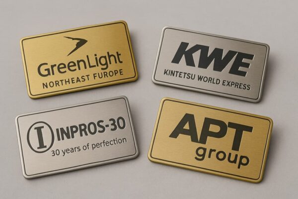 переваги металевих бейджів