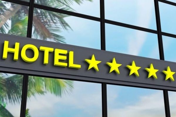 чим відрізняється готель 5 зірок і 4 зірки