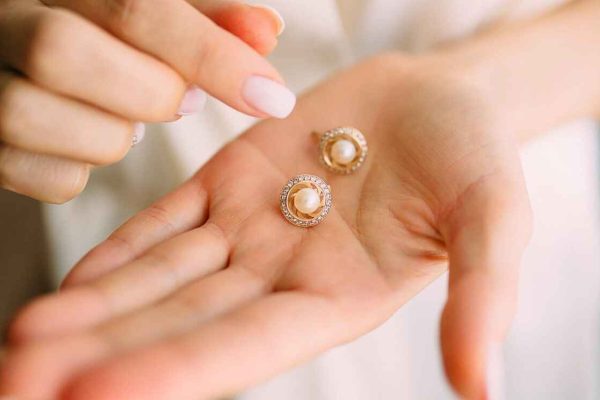 як скоригувати риси обличчя за допомогою прикрас